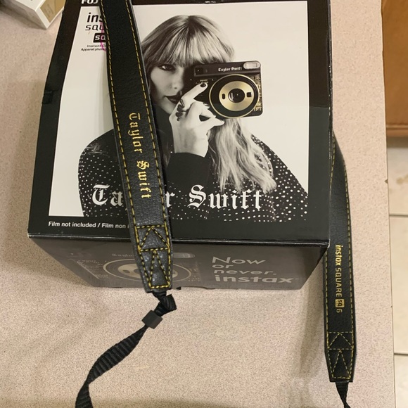 Taylor Swift Instax Square with Tin for polaroids - Picture 3 of 3